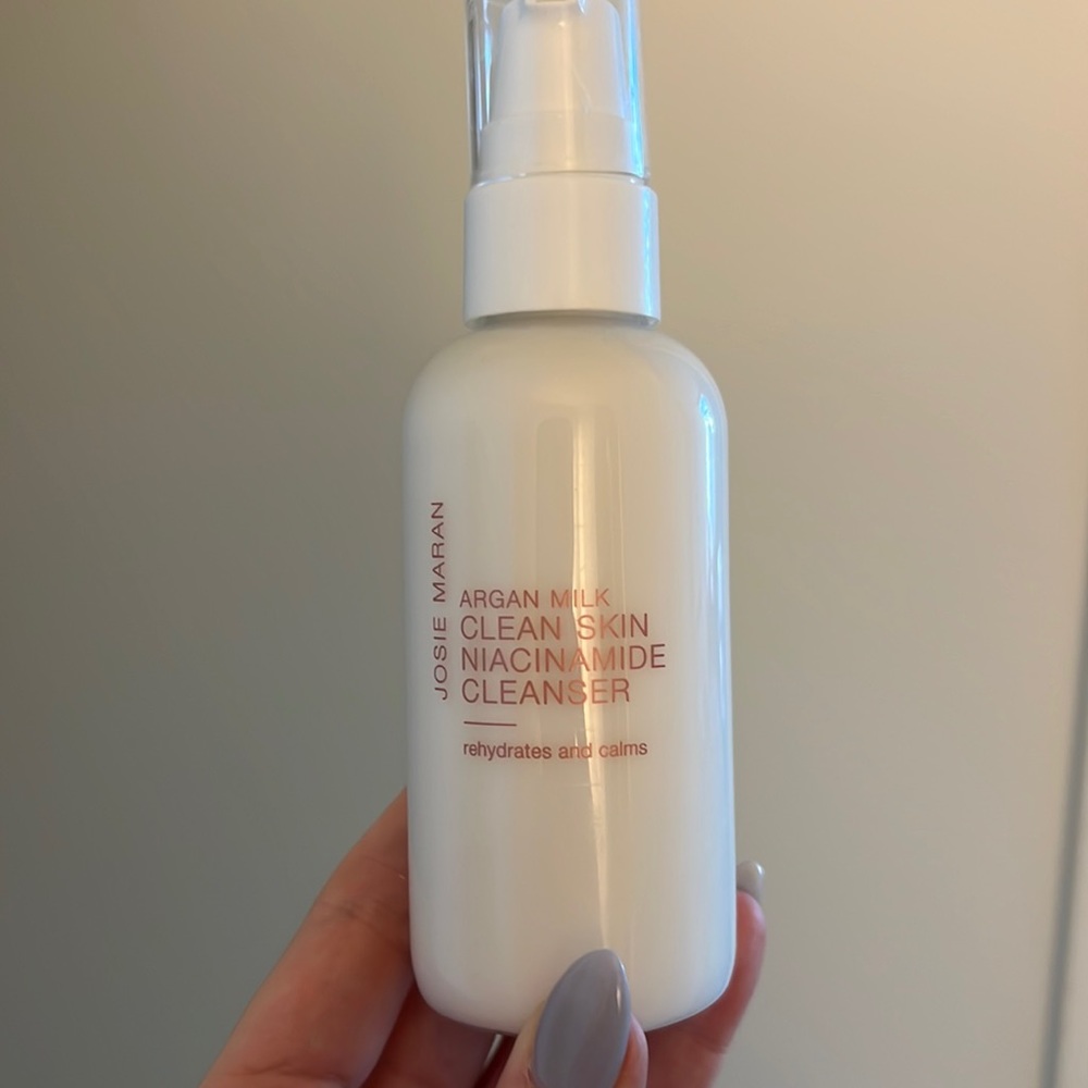 Josie Maran Argan Milk clean skin Niacinamide Cleanser- unscented